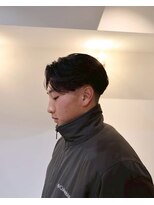 シーンバイラッド ヘルム(SCENE by RAD helm)&nbsp;爽やか好印象センターパートツーブロックメンズカット