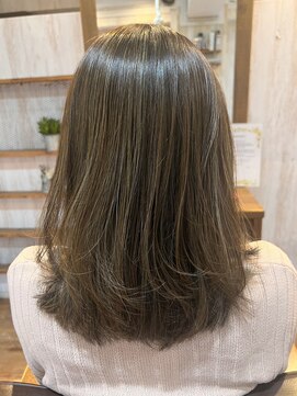 カミビトグロウ(kamibito glow) 30代40代白髪ぼかしハイライト×ナチュラル透明感アッシュカラー