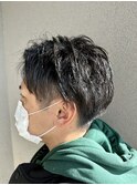 スーツ短髪ツーブロック束感モテる黒髪シークレットパーマ