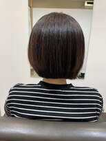 ヘア アトリエ ヴィヴァーチェ(hair atelier Vivace) 切りっぱなし前下がりボブスタイル