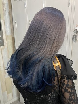 ナンバー アンフィール 渋谷(N° anfeel) シルバー×毛先ブルーカラー