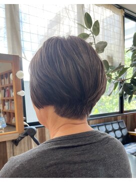 ビハインドザカーテン(BEHIND THE CURTAIN) 明るい白髪染め×ショートボブ