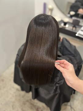 ハクア(HAKUA) 【地毛風ストレート】思わず触れたくなる柔らかい髪質改善