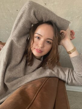 リバレッジ 白金(Leverage) 柔らかい大人ブラウン