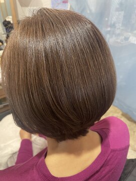 エルア(elua) 丸みのあるショートボブ