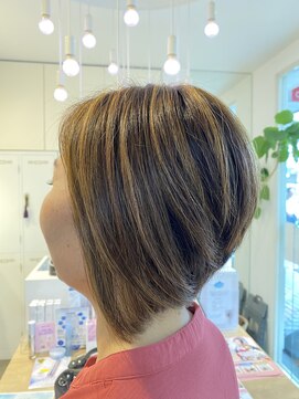 フレッシュサラダ 北坂戸本店 前下がりショートボブ