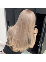 クヴェルアンドコー(Kvell&Co.) トレンド・ミルクティーベージュ 大阪/心斎橋