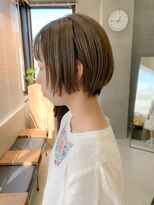 テトヘアー(teto hair) オリーブベージュ、ブリーチオンカラー、ショートボブ、イルミナ