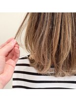 デフィー(DEFY) ハイライト外ハネミディアム