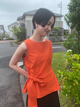 リィベ(Liibe) 暗髪ショート