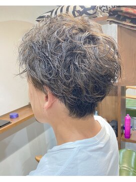 シュクルヘアー(Sucre Hair) くせ毛を生かしたメンズヘア