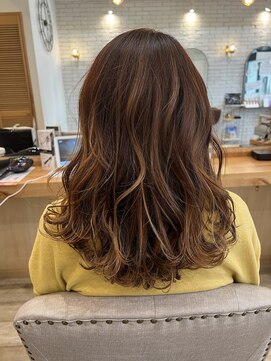 ココロ ヘアーアンドスパ 目黒(cocoro hair&spa) 明るめグレーカラー×ハイライト