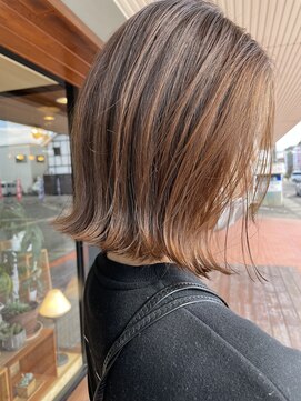 キュオンシア(CUEON. ciea) 切りっぱなしロブ×ベージュ