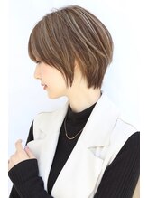 クート(ku-to+) ハイライトで立体感と白髪ぼかしショート