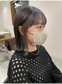 ミディアム×グレージュ×イヤリングカラー