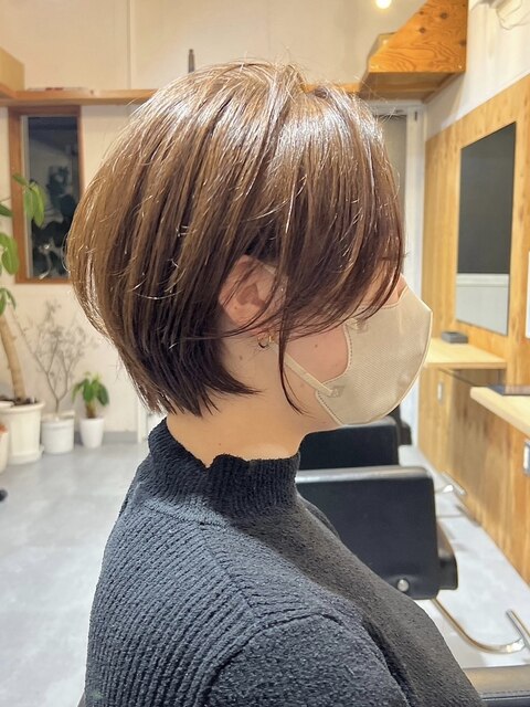 丸みショートヘアピンクベージュカラーミルクティーベージュ