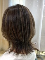 アズール 草加(azule) 白髪ぼかし　コントラストハイライト　ベージュ　ウルフカット