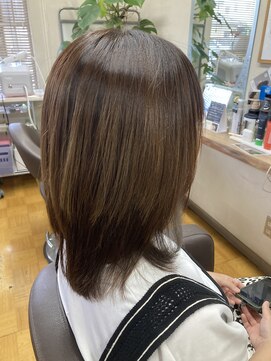 アキコ美容室 イヤリングカラー