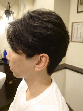 スカイマスターバーバー 渋谷(SKY MASTER BARBER) 前下がりサイドグラデーション<理容室>[床屋/シェービング/渋谷]
