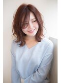 程よくルーズな毛束感がナチュラルな大人ヘアを演出♪