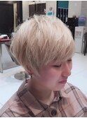 大人マッシュショートミルクティーアッシュ大人女子前髪うるツヤ