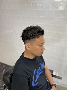 メリケンバーバーショップ フクオカ(MERICAN BARBERSHOP FUK) かき上げヘアショートレイアーくせ毛風パーマコンマヘア976