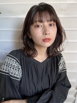 ラレイ(Lalei) 品のあるブルージュカラー×外ハネミディ