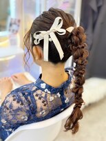 アトリエビューティーアミュ(atelier beauty AmU) 結婚式 お呼ばれ 編みおろしポニー×パール・リボンアクセサリー