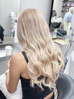 エミーバイモアムー(Emmie byMoremuu)&nbsp;【埼玉ギャルの救世主】ハイブロンド×エクステ