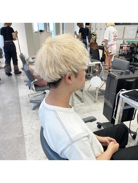 ユーフォリア 渋谷グランデ(Euphoria SHIBUYA GRANDE) ホワイトヘア　ブロンドヘア　メンズカラー