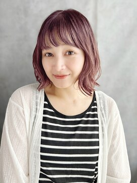 ビアンコドゥーエ(bianco due) 艶感ピンクカラーのニュアンスカールボブ