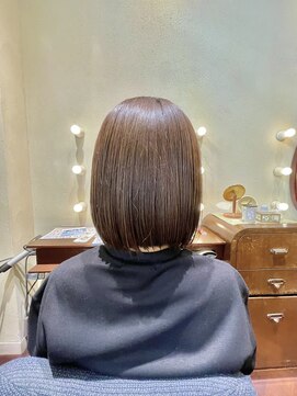 エルサフィロ ヨドヤバシ(el zafiro yodoyabashi) 【el zafiro yodoyabashi】ほどよいパツッとボブスタイル