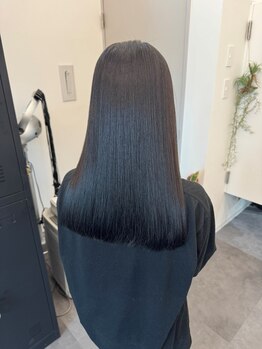 デーノ(de’no)の写真/天然の成分がたっぷり入ったシャンプーと髪質にあわせて厳選したトリートメントでツヤツヤな髪に