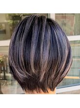 【白髪ぼかしハイライト】ショートに「動き」と「明るさ」をプラスして若々しく◎