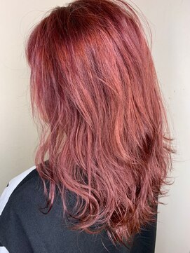 モルニ(MORNI) ピンクカラー_マロンベージュ Aラインボブ かきあげ