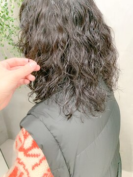 テトヘアー(teto hair) ミディアムウルフ、スパイラルパーマ、くるくるパーマ