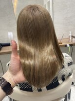 イル(iLu.)&nbsp;シルキーブロンド／ブロンド／ミルクティー／ベージュカラー