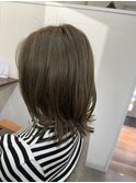 オリーブグレージュ