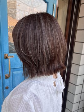 イズム(isms...) 白髪ぼかしラベンダーグレージュ外ハネボブ