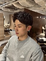 ウノプリールヴァモス(unopulir Vamos)&nbsp;ツーブロックなし短髪パーマ大人ショート