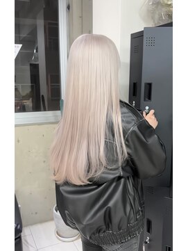 クヴェルアンドコー(Kvell&Co.) ホワイトカラー　心斎橋・南船場