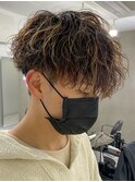 スパイラルパーマツイストパーマアップバング短髪メッシュ