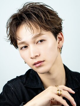 オーシャントーキョーオーバー 渋谷(OCEAN TOKYO OVER) メンズショートフェザーパーマセンターパートニュアンスパーマ