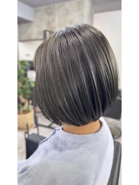 オンワン(On 1s) ミントカラーショートボブスタイル