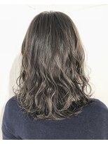 アンフィドットドゥルドゥ(AnFye.dueldo)&nbsp;【AnFye.dueldo ニュアンスボブ × アッシュグレイ】