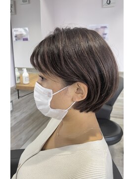 リーオオサカ(Lee Osaka) 【Lee大阪店】耳かけ◎小顔ボブ/新出奈津樹