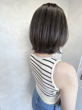 イルウィ(irwi) 【トレンド】くびれミディアムヘア 透明感グレージュカラー