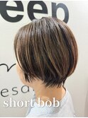 ショートボブ