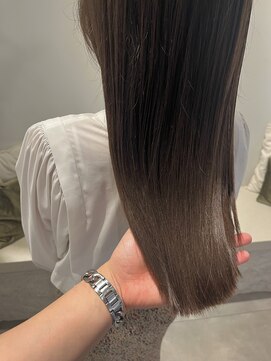 ジーナ 銀座中央通り(Zina) 【鈴木那奈】赤みのない王道ベージュカラー