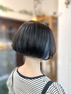 リッカ(RICCA) 【ライトブルー】コンパクトボブ×インナーカラー